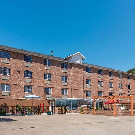 Rodeway Inn Branson, Brick House Exterior foto