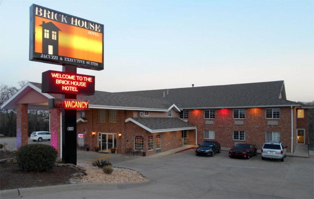 Rodeway Inn Branson, Brick House Exterior foto