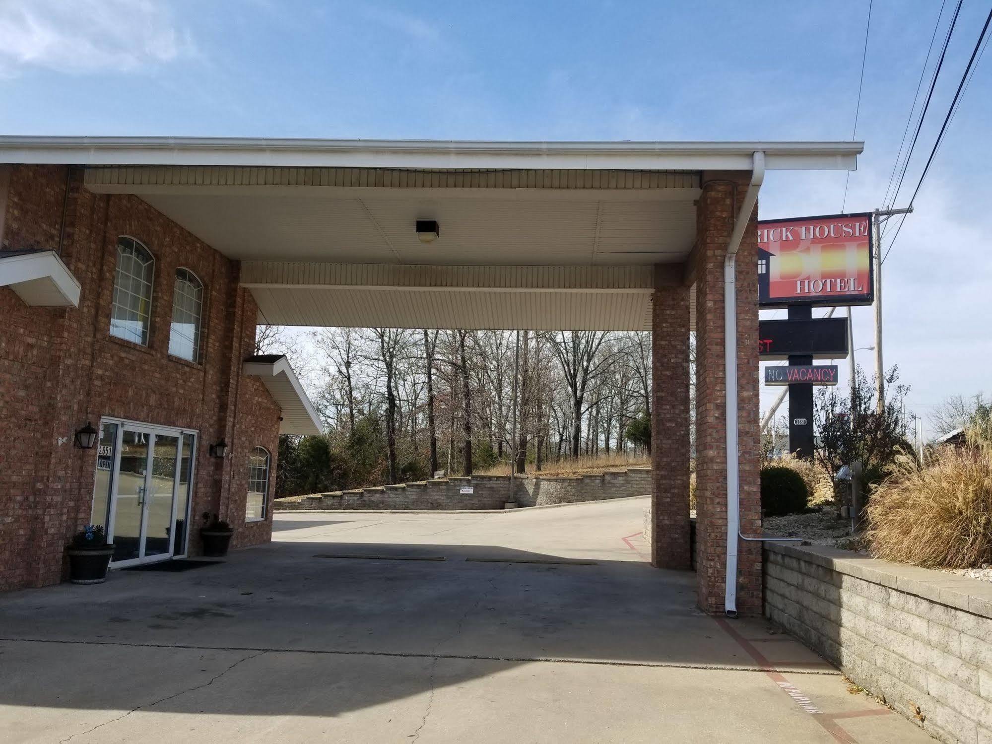 Rodeway Inn Branson, Brick House Exterior foto